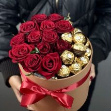 Композиція - Love Box з троянд і Ferrero