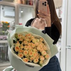 Букет кущова троянда