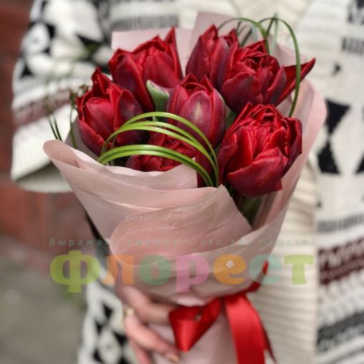Букет 5 червоних піоновидних тюльпанів